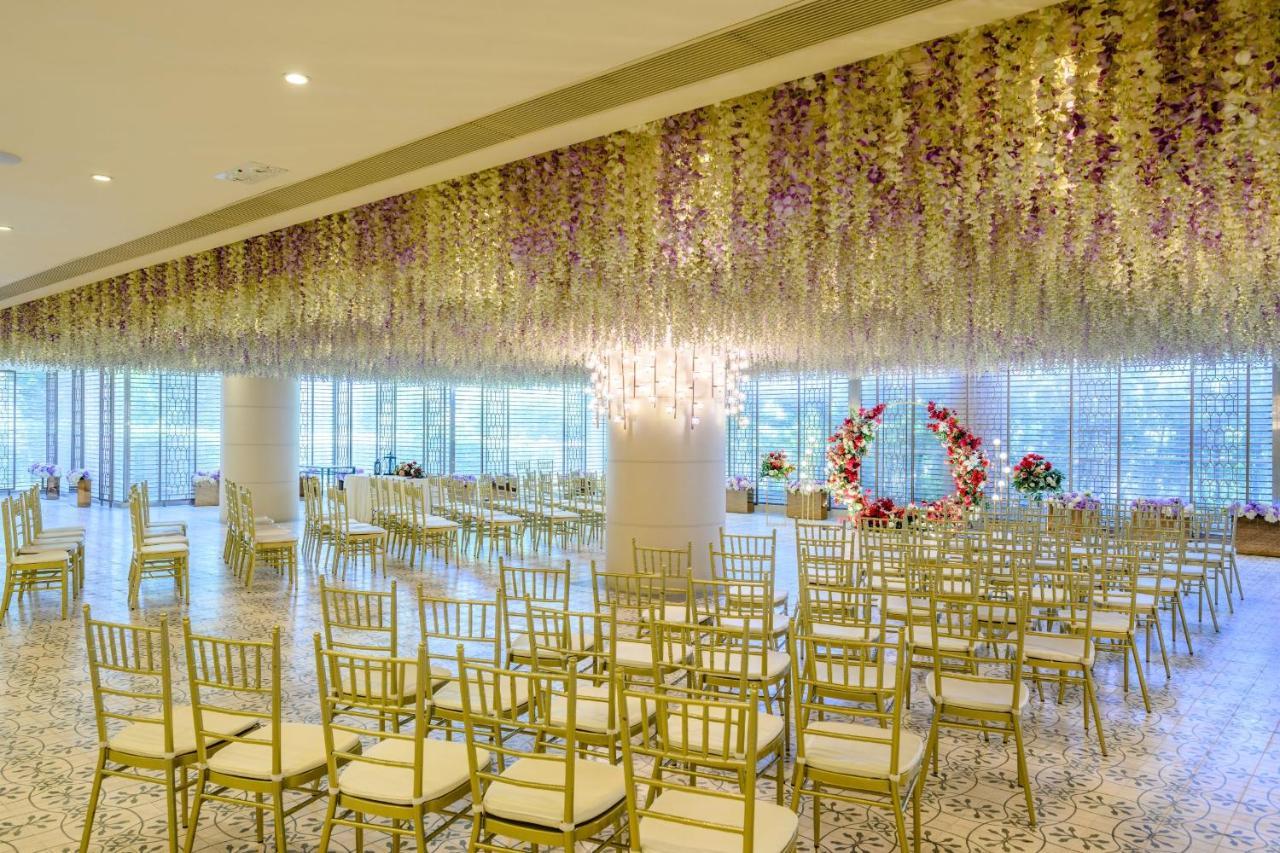 Hong Kong Gold Coast Hotel Eksteriør billede The Grand Ballroom