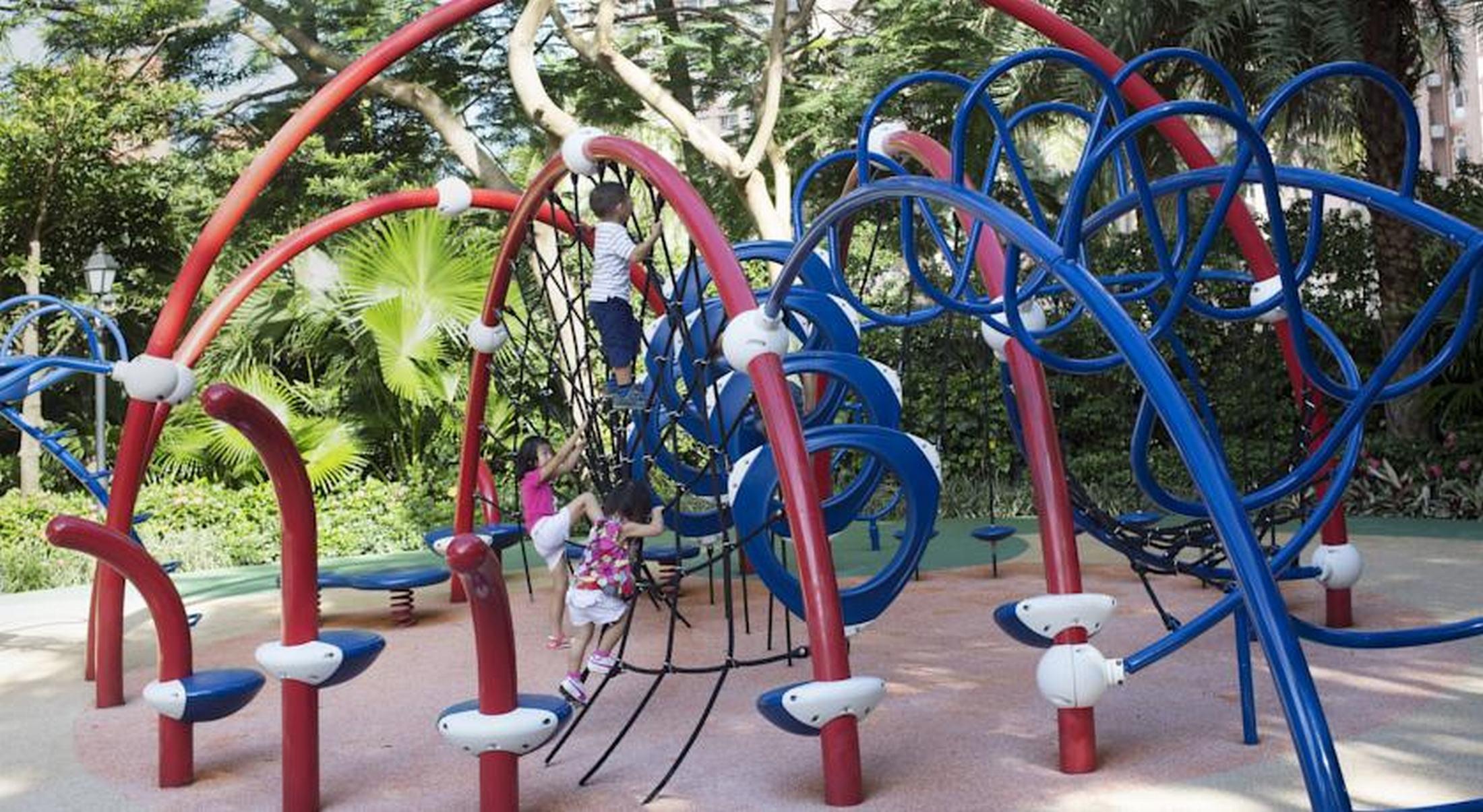 Hong Kong Gold Coast Hotel Eksteriør billede Playground at the zoo