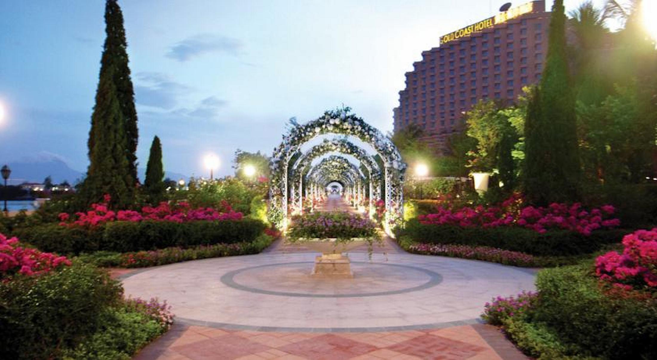 Hong Kong Gold Coast Hotel Eksteriør billede Rose Garden