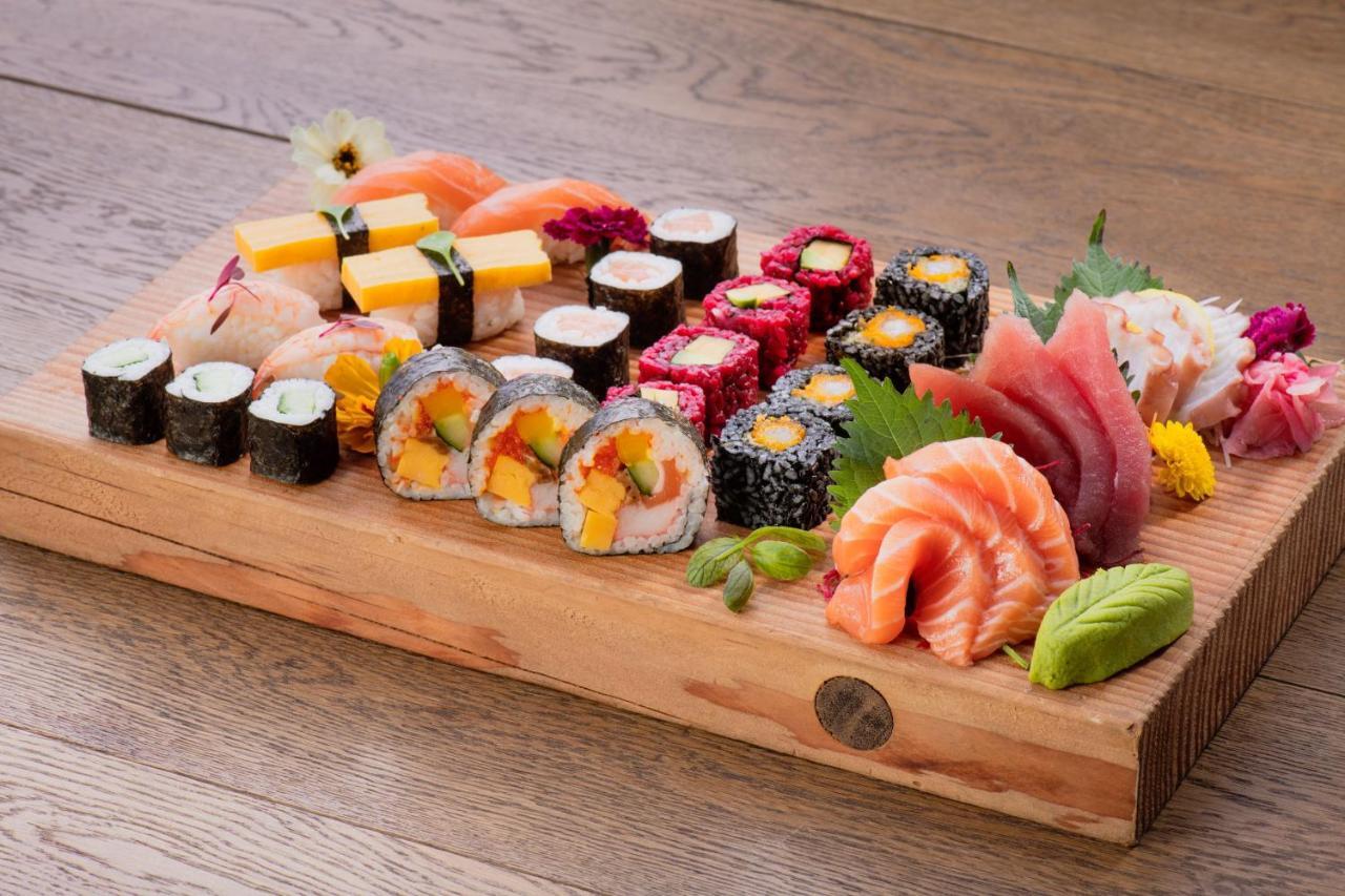Hong Kong Gold Coast Hotel Eksteriør billede Sushi
